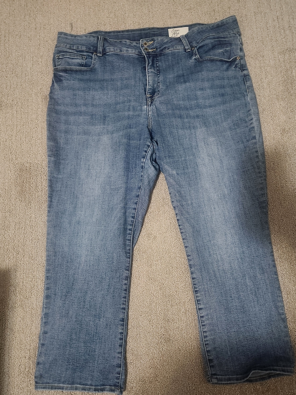 Straight Leg Women’s Jeans in Light Blue Wash